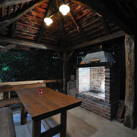 Apartment Drvena Kuca Mreznica Gornji Zvecaj Bilik gambar
