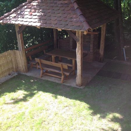 Apartment Drvena Kuca Mreznica Gornji Zvecaj Bilik gambar
