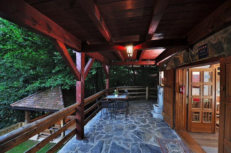 Apartment Drvena Kuca Mreznica Gornji Zvecaj Bilik gambar