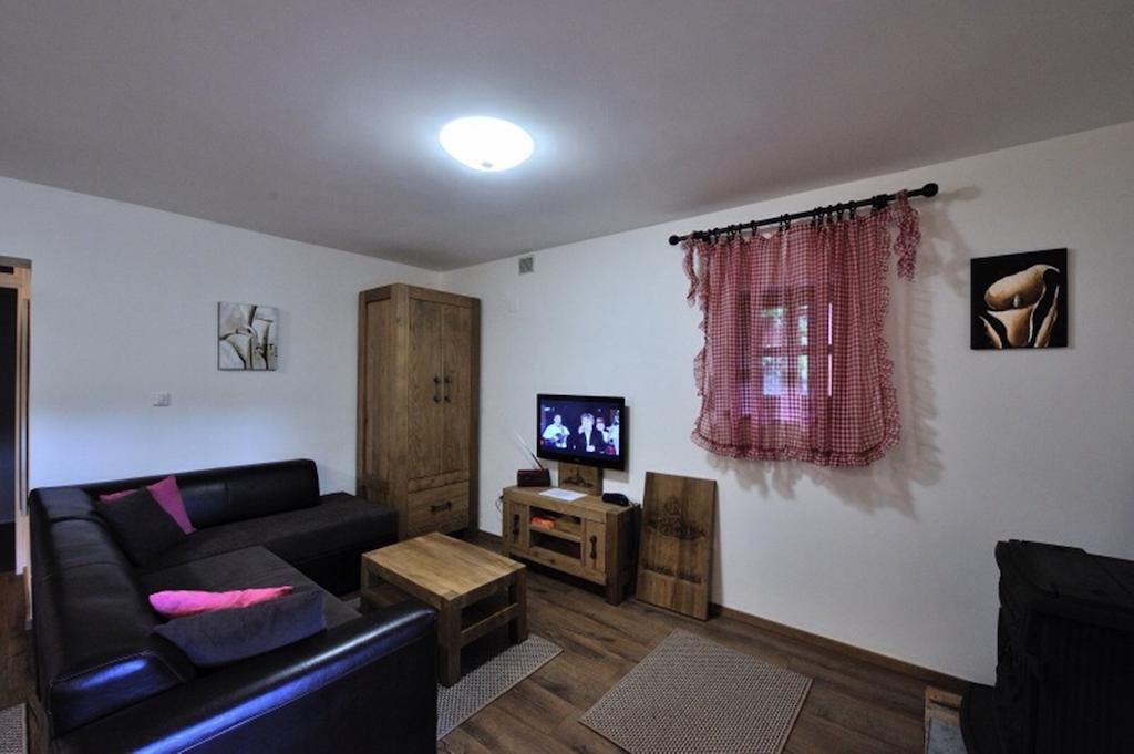 Apartment Drvena Kuca Mreznica Gornji Zvecaj Bilik gambar