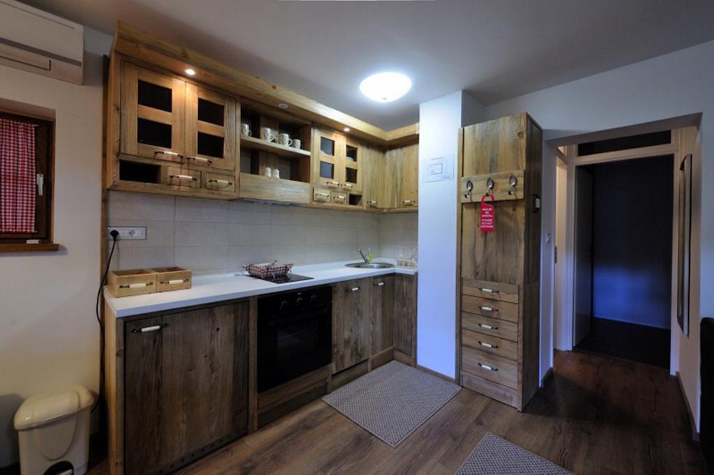 Apartment Drvena Kuca Mreznica Gornji Zvecaj Bilik gambar