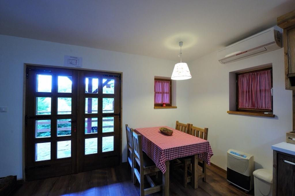 Apartment Drvena Kuca Mreznica Gornji Zvecaj Bilik gambar