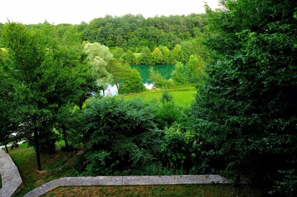 Apartment Drvena Kuca Mreznica Gornji Zvecaj Bilik gambar