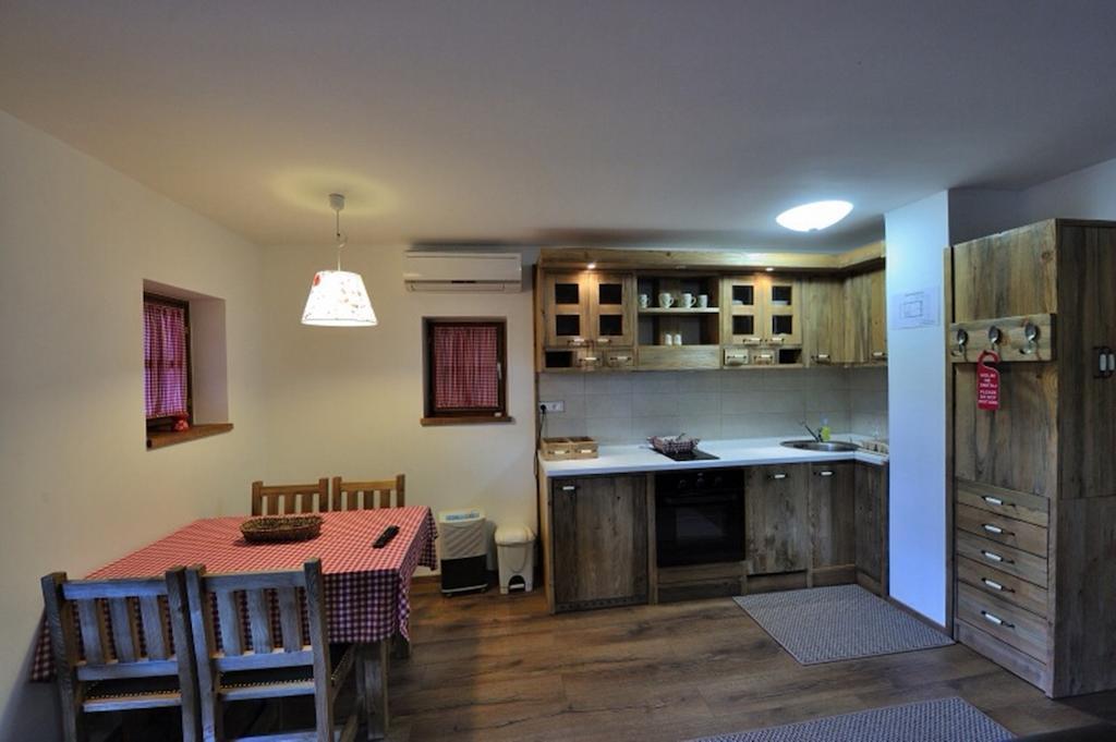 Apartment Drvena Kuca Mreznica Gornji Zvecaj Bilik gambar