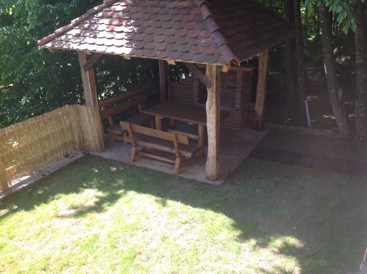 Apartment Drvena Kuca Mreznica Gornji Zvecaj Bilik gambar